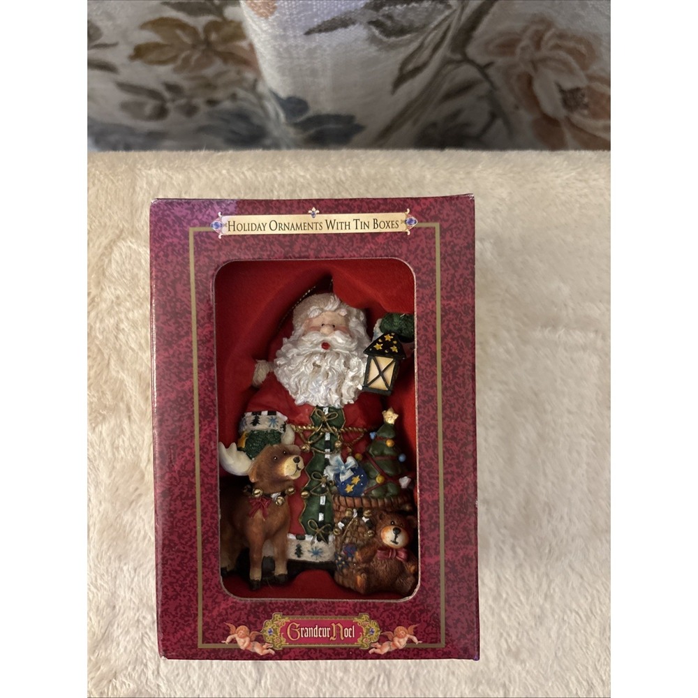 CHRISTMAS SANTA CLAUS REINDEER GRANDEUR NOEL 4" RESIN ORNAMENT & TIN BOX